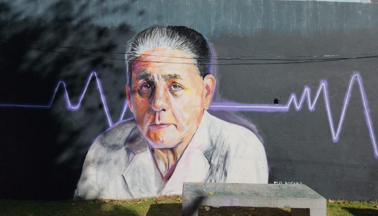 A 57 años del primer bypass, restauraron un mural en homenaje a Favaloro